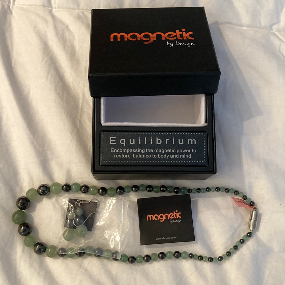 Magnetic by design 20” green graduated beaded necklace and 1” earring set